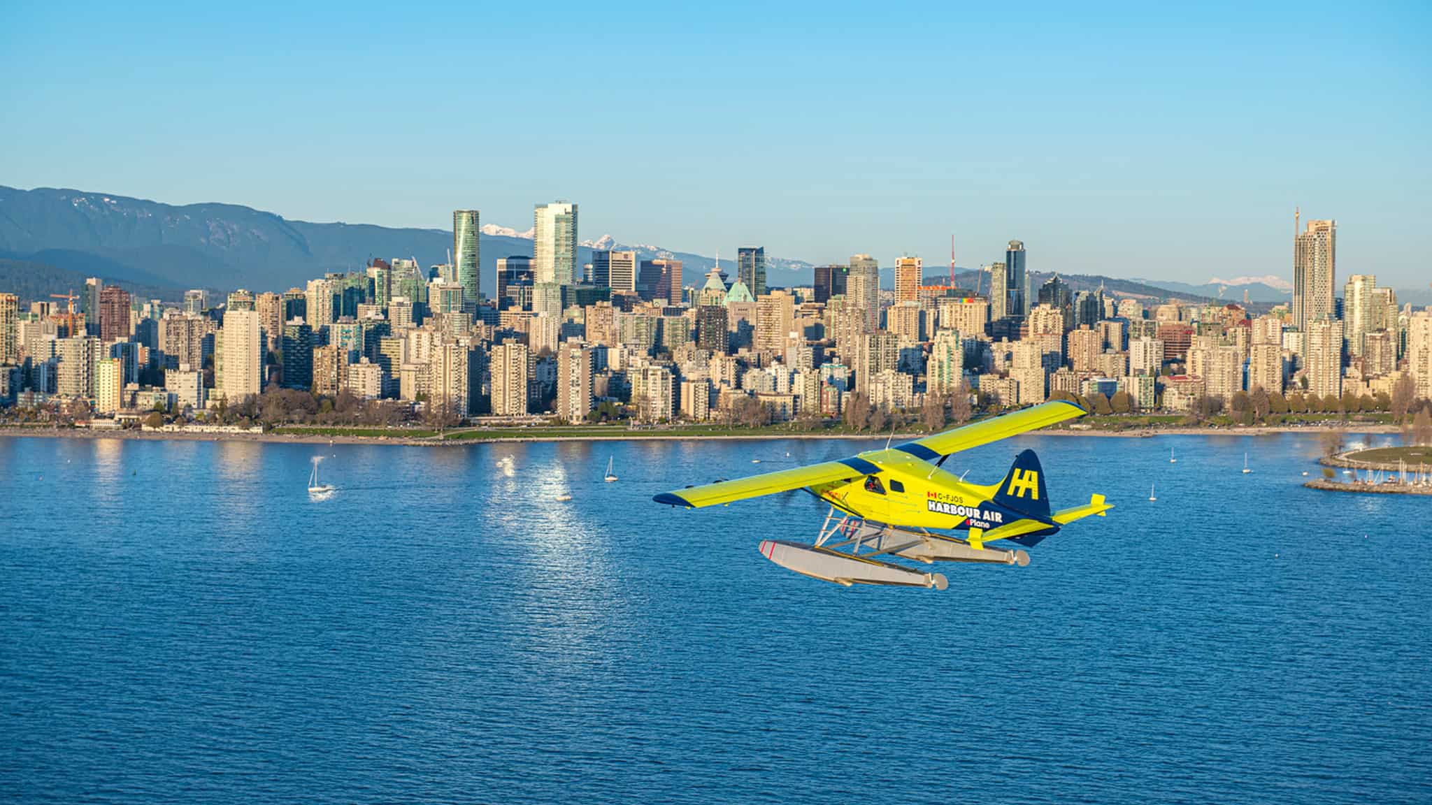 A Harbour Air eplane flying into Vancouver